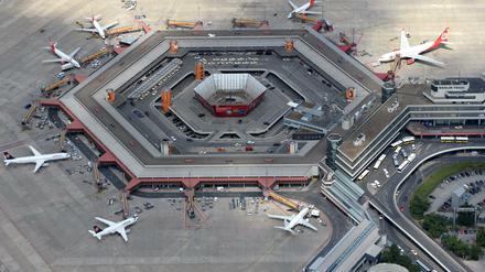 Der Himmel über dem Flughafen Tegel. Air Berlin gehörte zu den wichtigsten Fluggesellschaften am Airport. Doch die Maschinen, die noch auf diesem Bild zu sehen sind, sind verschwunden. Nun haben andere Airlines wie Easyjet übernommen. 