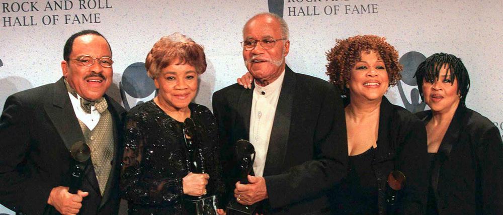 Die Gospelgruppe The Staple Singers, von links nach rechts: Pervis, Cleotha, Pops, Mavis, und Yvonne.