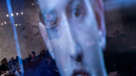 Facebook-Chef Mark Zuckerberg bei der Anhörung im US-Kongress. Deutsche Datenschützer können den Skandal kaum verfolgen. 