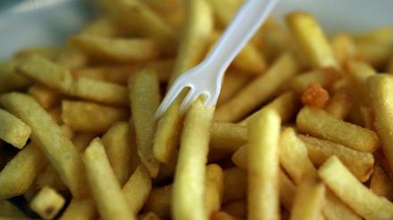 Am 11. April tritt die neue Verordnung der Europäischen Union zum Schutz der Verbraucher in Kraft, um den umstrittenen Stoff Acrylamid in Pommes Frites und anderen Lebensmitteln weiter zu reduzieren.