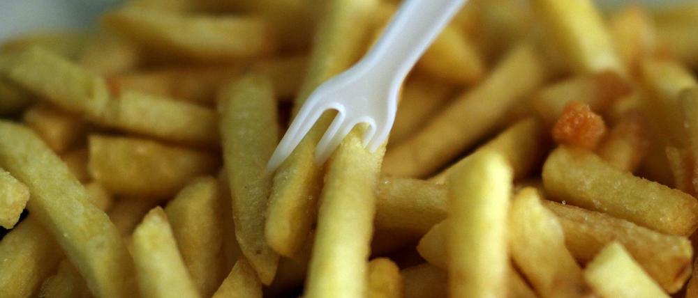 Am 11. April tritt die neue Verordnung der Europäischen Union zum Schutz der Verbraucher in Kraft, um den umstrittenen Stoff Acrylamid in Pommes Frites und anderen Lebensmitteln weiter zu reduzieren.