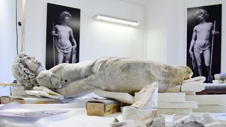 Wiedergeburt auf der Werkbank. Tullio Lombardos marmorner Schildträger in der Restaurierungswerkstatt des Bode Museums.