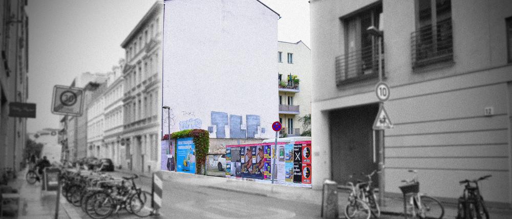 Dort wo einst die Synagoge stand, befindet sich heute ein gewerblicher Parkplatz, die Baulücke lässt durch nichts erahnen, was dieser Ort einst für eine Bedeutung hatte.