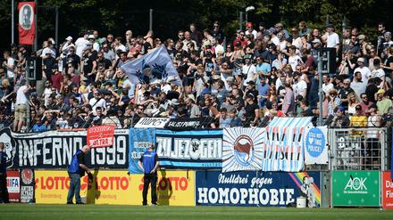 "Nulldrei gegen Homophobie": Banner im Babelsberger Karl-Liebknecht-Stadion.