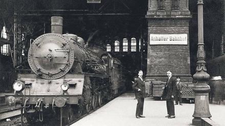 Der Anhalter Bahnhof, 1880 eröffnet, im Zweiten Weltkrieg stark beschädigt und 1959 gesprengt, war einer der wichtigsten Bahnhöfe Berlins (Aufnahme um 1924). 