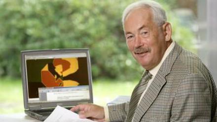 Peter Grünberg bekam 2007 den Nobelpreis für die Entdeckung des Riesenmagnetowiderstands (Giant Magnetoresistance, GMR), der etwa für die Entwicklung von Giga-Byte-Festplatten wichtig ist.