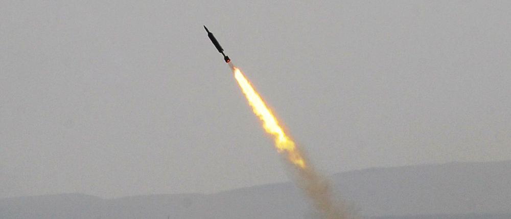 Großmächte dabei. In Syrien, das Bild zeigt eine Rakete nahe Ost-Ghuta, kämpfen Verbündete der USA, Russland, des Iran, der Türkei und der Golfmonarchien.
