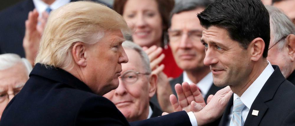 Repräsentantenhaus-Sprecher Paul Ryan (rechts) und Donald Trump