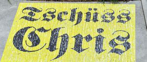 Ein Aufkleber vor der Berliner Volksbühne