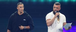 Kollegah (r) und Farid Bang bei der 27. Verleihung des Deutschen Musikpreises Echo.