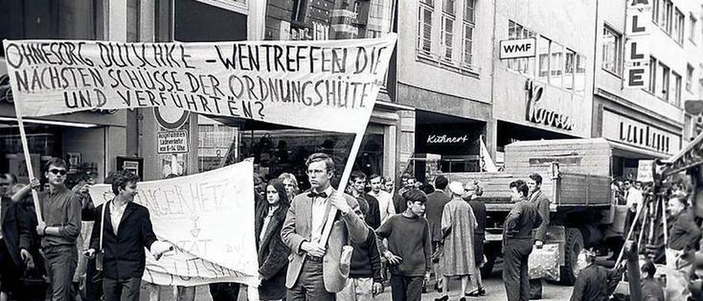 Aufruhr. Bonner Studenten demonstrieren gegen Springer.