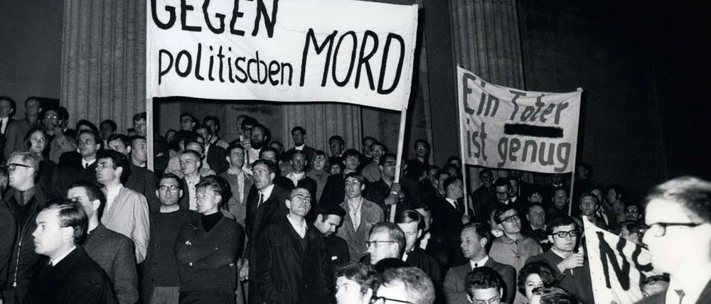 Eine Protestveranstaltung in München zum Tod des Pressefotografen Klaus Frings.