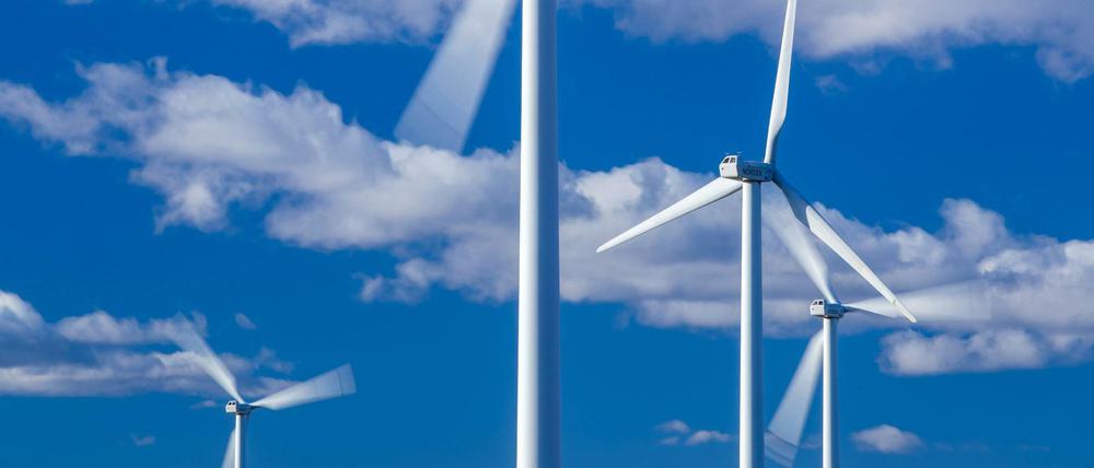 Auch wenn mal nichts weht: Der Durchbruch von Öko-Strom hängt von der Leistungsfähigkeit der Speichertechnologien ab.