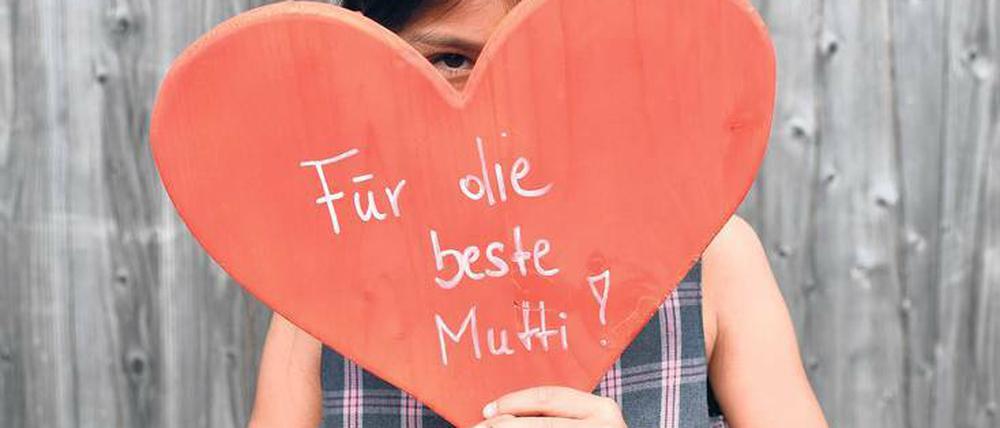 Mama oder Mutti. Das ist immer noch eine Ost-West-Frage. In Berlin gibt es für beide Anreden etwa gleich viel Begeisterung – auch wenn vielen bei „Mutti“ als Erstes Angela Merkel einfällt. 