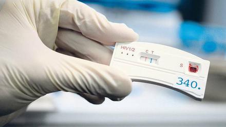 Blutspur. Kondom geplatzt, ungeschützter One-Night-Stand – gegen die Sorge um eine HIV-Infektion gibt es in Großbritannien und Frankreich Heimtests. Allerdings ist die Methode nicht perfekt. In Deutschland steht eine Zulassung daher noch aus. 