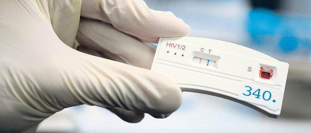 Blutspur. Kondom geplatzt, ungeschützter One-Night-Stand – gegen die Sorge um eine HIV-Infektion gibt es in Großbritannien und Frankreich Heimtests. Allerdings ist die Methode nicht perfekt. In Deutschland steht eine Zulassung daher noch aus.