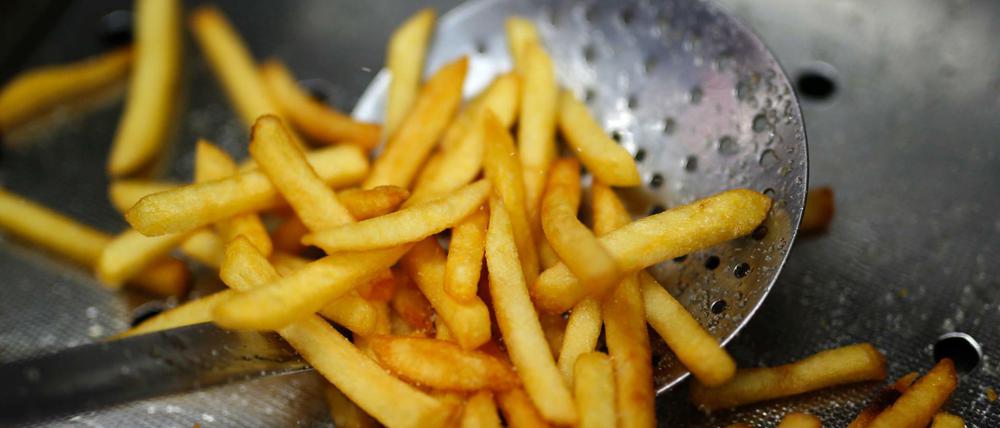 Darf nicht mehr so heiß frittiert werden wie bisher. Die EU-Kommission sorgt sich um die Gesundheit der Europäer.