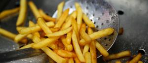 Darf nicht mehr so heiß frittiert werden wie bisher. Die EU-Kommission sorgt sich um die Gesundheit der Europäer. 
