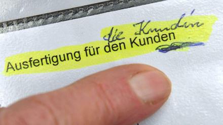 Die richtige Anrede. Der Fall einer Sparkassenkundin ging bis zum Bundesgerichtshof.