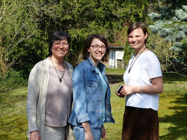 Schwester Christiana Tabet, Studentin Benedicte Eustache und Schwester Andrea Eulitz (von links).