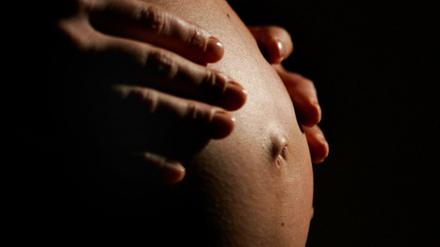 In der Abtreibungsdebatte steht "Pro-Choice" gegen "Pro-Life". Lösungen gibt es jedoch nur abseits dieser politischen Pole.