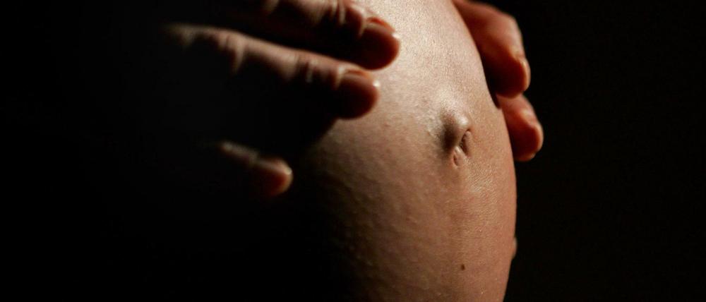 In der Abtreibungsdebatte steht "Pro-Choice" gegen "Pro-Life". Lösungen gibt es jedoch nur abseits dieser politischen Pole.