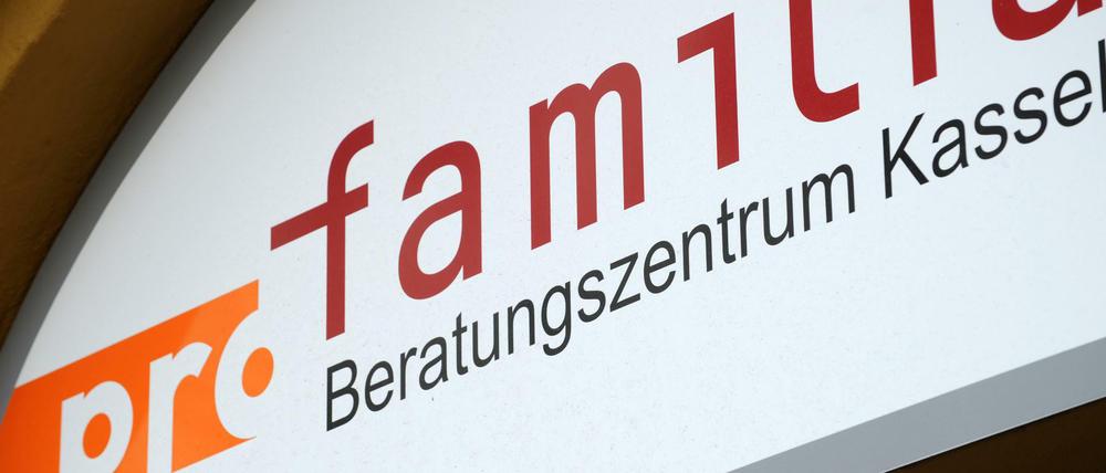 Institutionen wie Pro Familia beraten Schwangere. Aber welche Informationen bietet der Staat? 