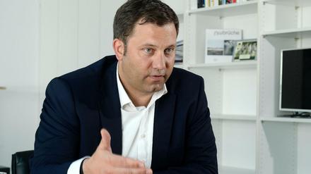 Lars Klingbeil ist seit dem 8. Dezember 2017 SPD-Generalsekretär. Klingbeil gehört zum Seeheimer Kreis der SPD.
