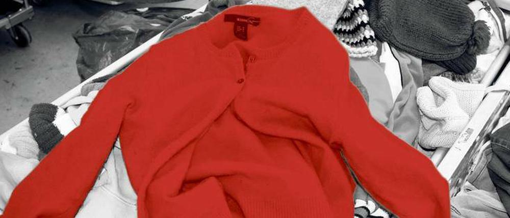 Stummer Schrei. Könnte die Jacke reden, würde sie wohl flehen, nicht auf den Stapel mit den Recycling-Stoffen geworfen zu werden.