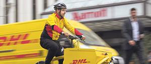 Radelnde Paketdienstleister sind bereits testweise unterwegs, im Juni beginnt dann ein gemeinsames Pilotprojekt der fünf großen Paketdienste.
