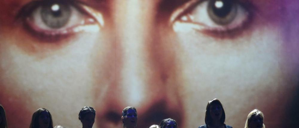 Seine großen Augen. David Bowie wird 2016 bei der 25. Verleihung des Deutschen Musikpreises Echo in Berlin posthum in die „Hall of Fame“ aufgenommen.