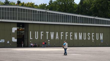 Hangar 3 des Militär-Historischen Museums (jetzt wieder Luftwaffenmuseum) auf dem Flugplatz in Berlin-Gatow. Bild von 2013.