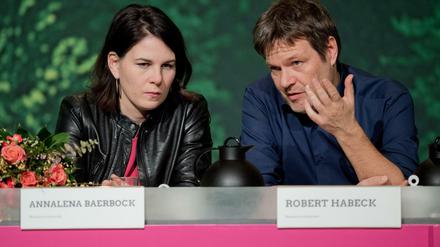 Die Parteichefs Annalena Baerbock und Robert Habeck haben ein Impulspapier verfasst.