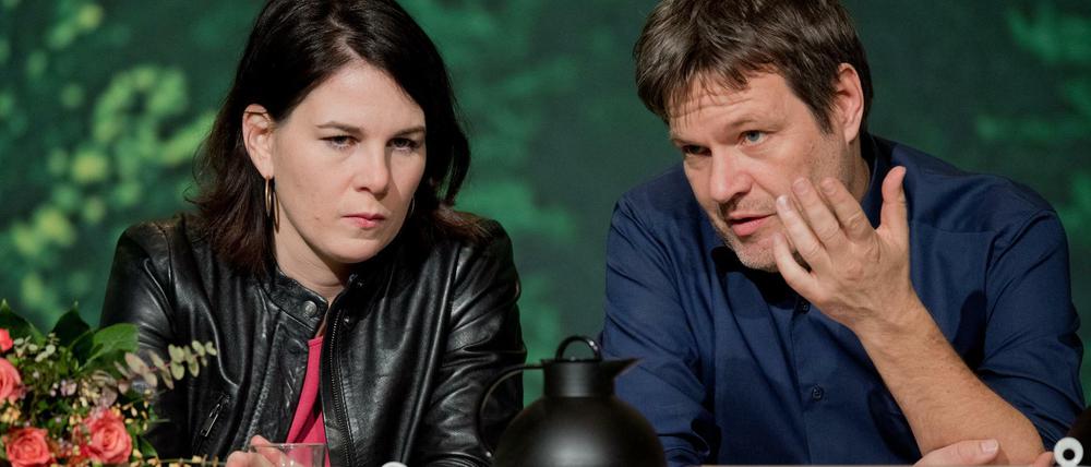 Die Parteichefs Annalena Baerbock und Robert Habeck haben ein Impulspapier verfasst.