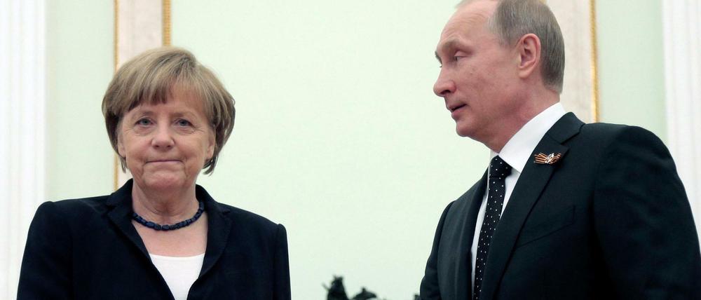 Kanzlerin Angela Merkel und Präsident Wladimir Putin bei einem Treffen in Moskau 2015.