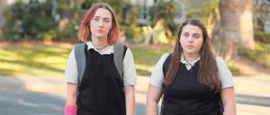 Lady Bird (Saoirse Ronan, l.) und ihre beste Freundin Julie (Beanie Feldstein) zwischen Schule, Eltern und der ersten Liebe.