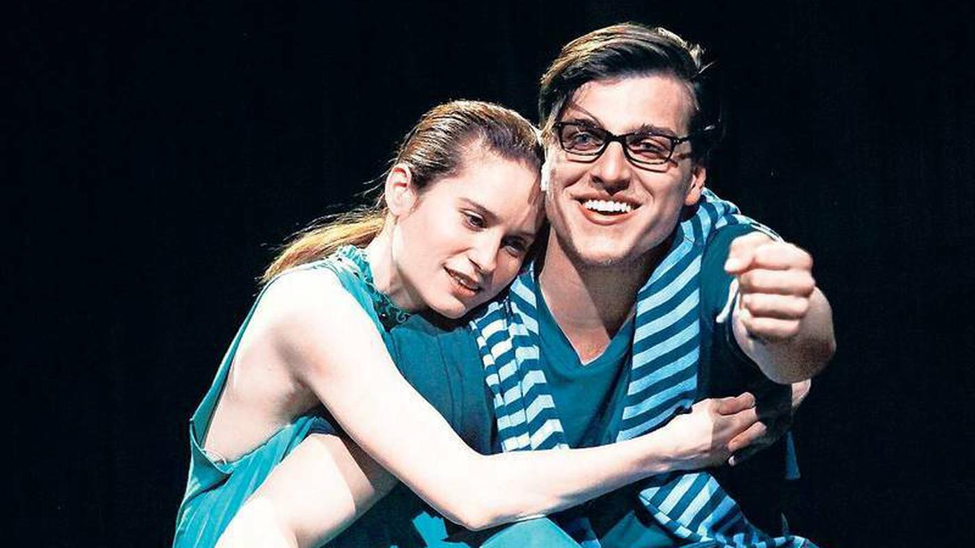 Porno sexy hamshira va besh yigit