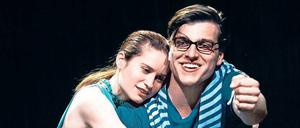 Knutschattacken. Lea Draeger und Sonnyboy Jonas Dassler.