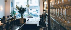 "Le Bar" in Charlottenburg. Mediterranes Feriengefühl im nüchternen Bistro-Chick der achtziger Jahre