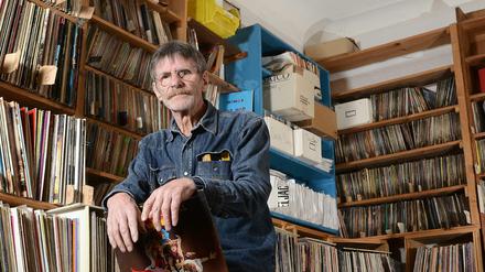 Peter Platzek aka Platten Pedro, schrulliger Plattenhändler aus Berlin-Charlottenburg.