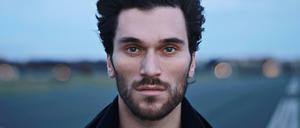 Bekleidet. Vladimir Korneev ist einst als Flüchtlingskind nach Deutschland gekommen. 