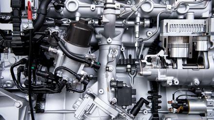 Gut zu tun. Ein Schnittmodell eines Dieselmotors von MAN ist im MAN-Forum ausgestellt. Volkswagen will die Lastwagenbauer von MAN und Scania gemeinsam für einen Börsengang vorbereiten. 