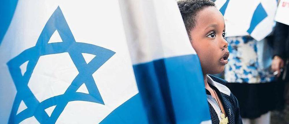Schmelztiegel Israel. Hier leben Juden aus Europa, dem arabischen Raum oder aus Äthiopien. Proteste gab es jüngst gegen Pläne, afrikanische Flüchtlinge abzuschieben.