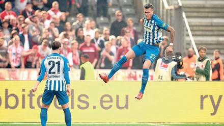 Moment der Befreiung. Davie Selke glich gegen Köln erst aus und schoss kurz darauf das Tor zum 2:1-Sieg über Köln, jeweils auf Vorlage von Marvin Plattenhardt. 