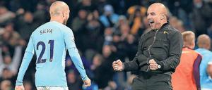 Pep Guardiola (rechts, hier mit David Silva) und Manchester City dominieren die Premier League in dieser Saison. 