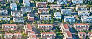  In Berlin fehlen Wohnungen. Nach dem Willen der CDU sollen Lösungen mit einer Internationalen Bauausstellung gefunden werden. 