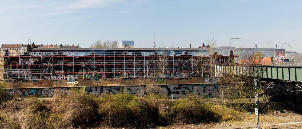 Die Schlachthofhallen an der Hermann-Blankenstein-Straße in Prenzlauer Berg - nach dem Großbrand.