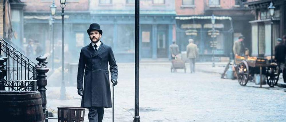 Unnahbar: Was den Psychologen Laszlo Kreizler (Daniel Brühl) bewegt, bleibt hinter dem stets korrekten Äußeren lange Zeit verborgen.