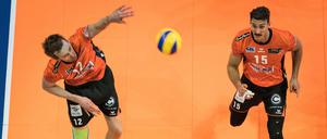 Vogelperspektive. Paul Carroll (links) war beim 3:0-Sieg der BR Volleys einer der auffälligsten Berliner. 