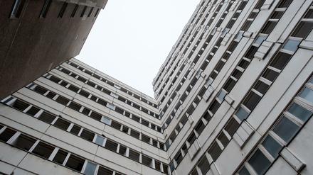 Im ruinösen "Haus der Statistik" wurde über den Umgang der Stadt mit ihren Baulandreserven gesprochen. 